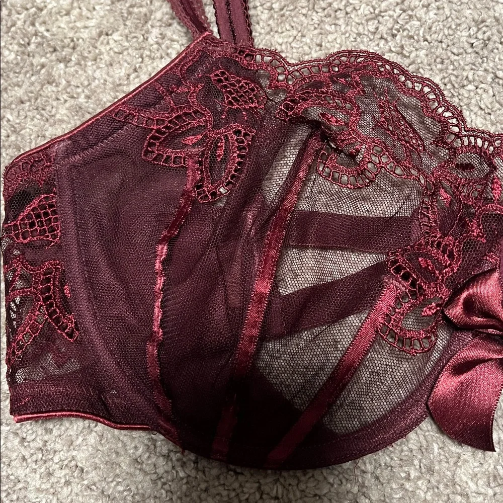 Victoria’s Secret unlined bra with bow, burgundy, size 38D EUC! Vintage 2008 Y2K